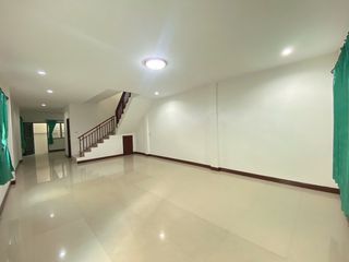 For sale 3 bedrooms townhouse in Bang Kapi, Bangkok
