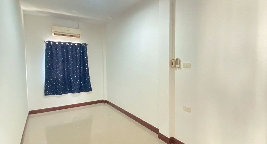For sale 3 bedrooms townhouse in Bang Kapi, Bangkok