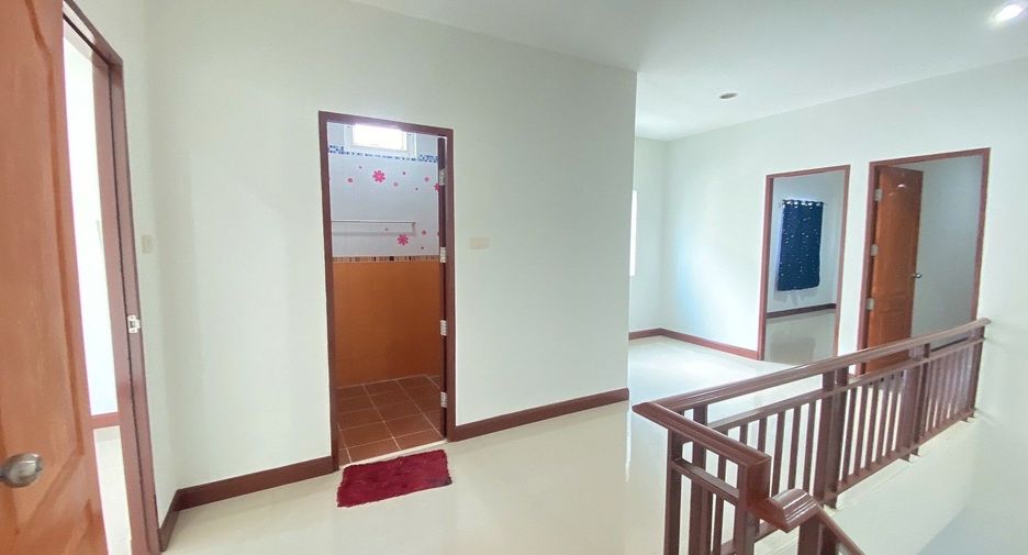 For sale 3 bedrooms townhouse in Bang Kapi, Bangkok