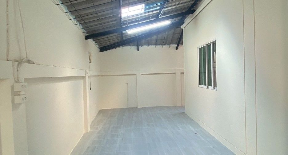 For sale 3 bedrooms townhouse in Bang Kapi, Bangkok