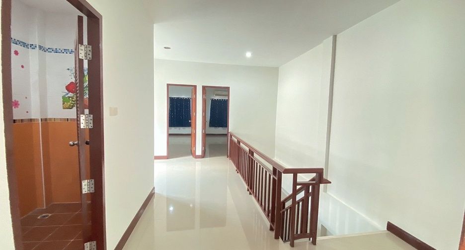 For sale 3 bedrooms townhouse in Bang Kapi, Bangkok