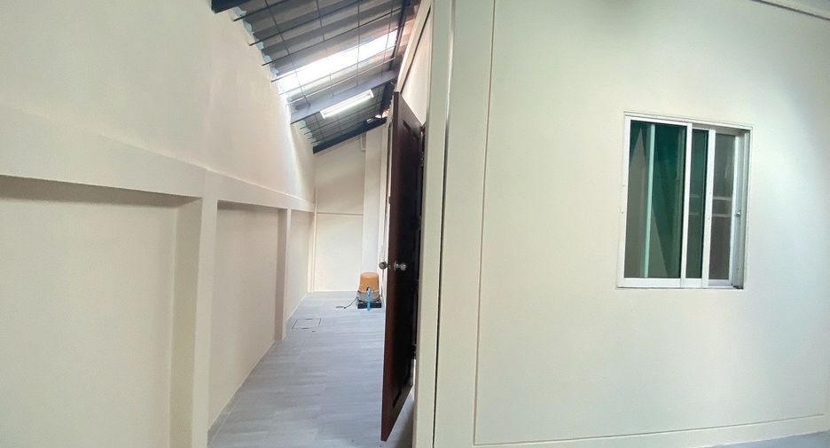 For sale 3 bedrooms townhouse in Bang Kapi, Bangkok