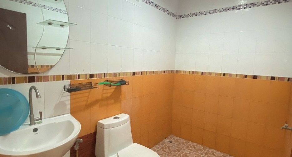 For sale 3 bedrooms townhouse in Bang Kapi, Bangkok