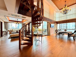 Condo en alquiler de 3 habitaciones en Pathum Wan, Bangkok