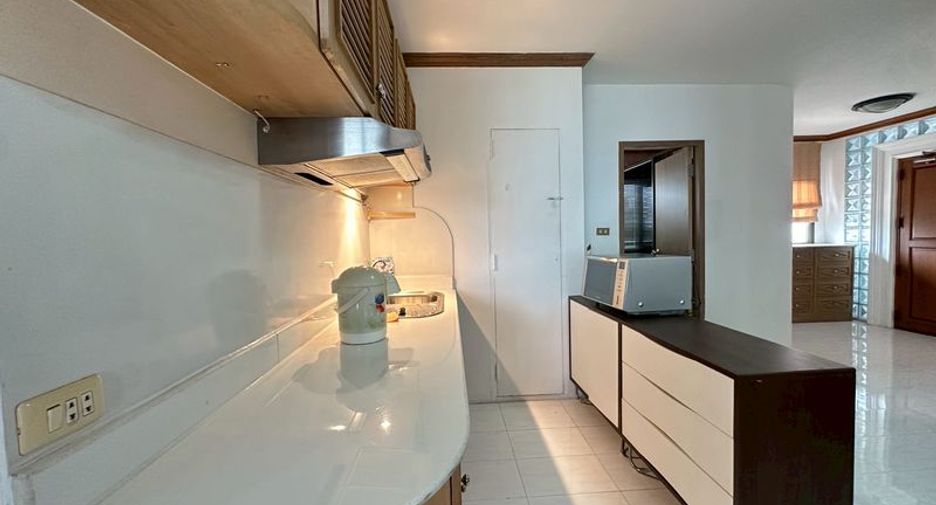 For rent 2 bedrooms condo in Si Racha, Chonburi