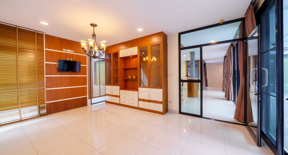 Casa en alquiler y en venta de 5 habitaciones en Bang Lamung, Chonburi