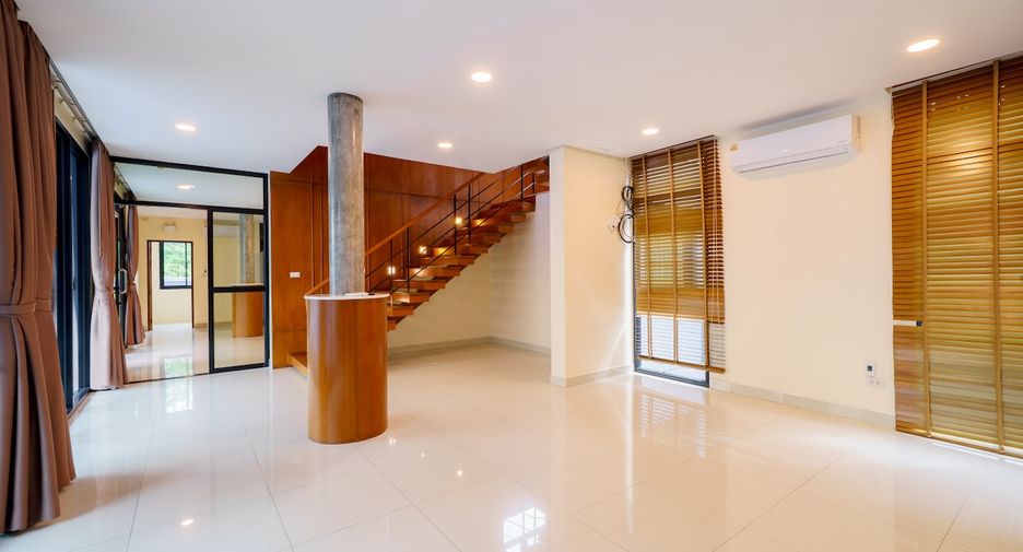 Casa en alquiler y en venta de 5 habitaciones en Bang Lamung, Chonburi