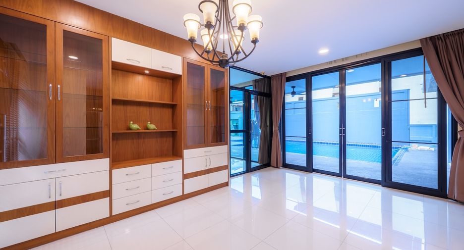 Casa en alquiler y en venta de 5 habitaciones en Bang Lamung, Chonburi