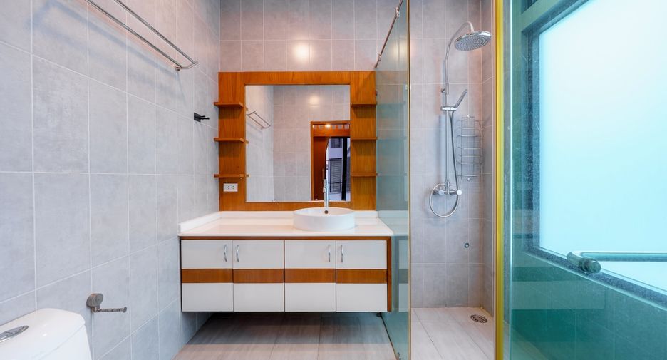 Casa en alquiler y en venta de 5 habitaciones en Bang Lamung, Chonburi