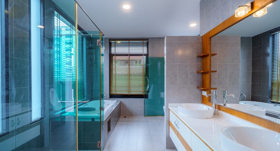 Casa en alquiler y en venta de 5 habitaciones en Bang Lamung, Chonburi