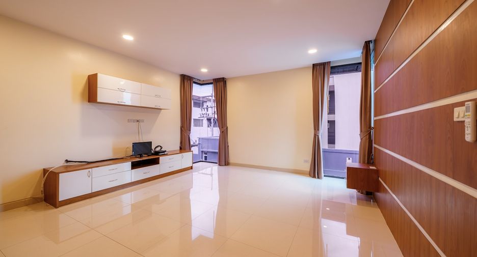 Casa en alquiler y en venta de 5 habitaciones en Bang Lamung, Chonburi