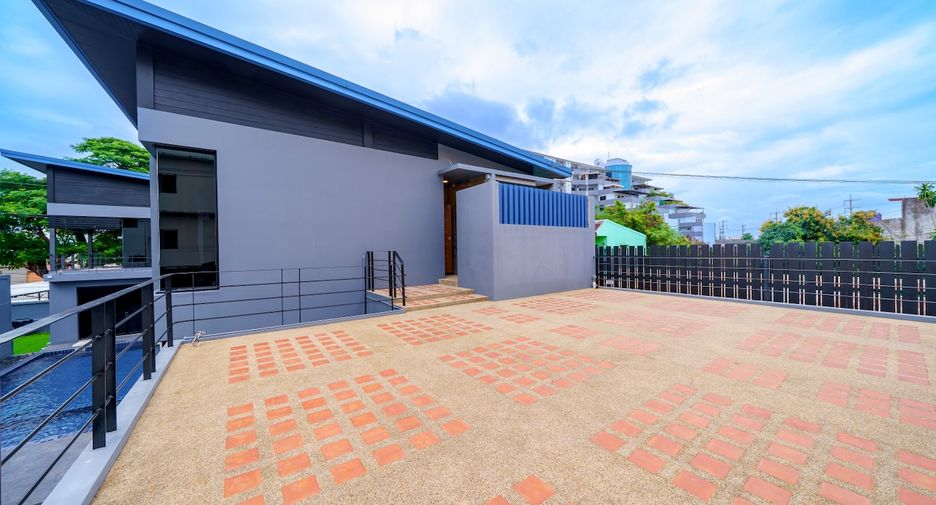 Casa en alquiler y en venta de 5 habitaciones en Bang Lamung, Chonburi