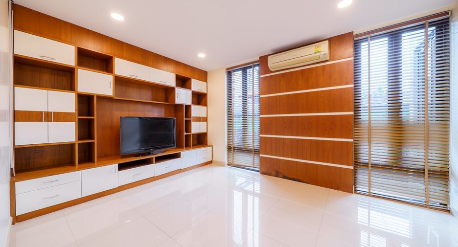 Casa en alquiler y en venta de 5 habitaciones en Bang Lamung, Chonburi