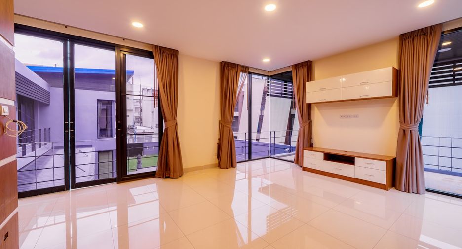 Casa en alquiler y en venta de 5 habitaciones en Bang Lamung, Chonburi