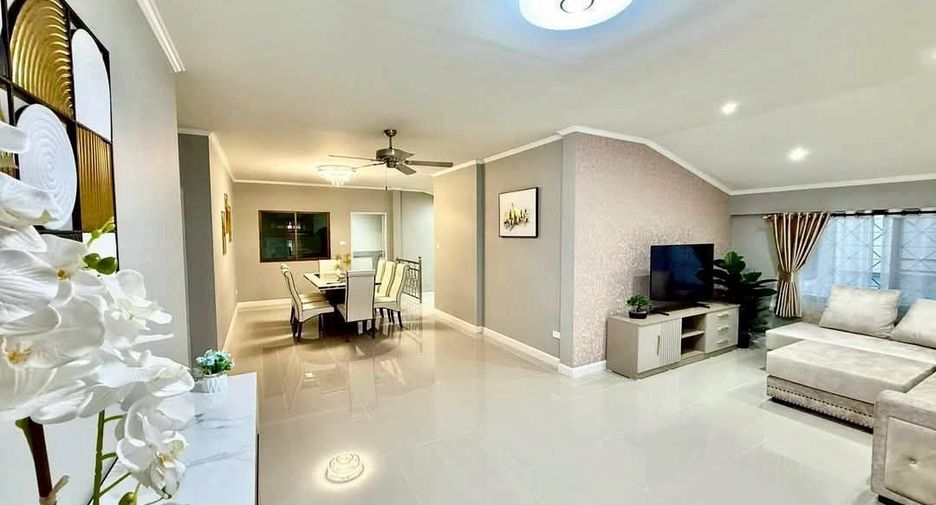 For sale 4 ベッドルーム villa in Bang Lamung, Chonburi