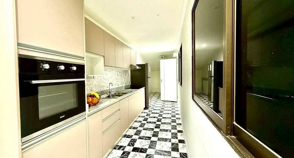 For sale 4 ベッドルーム villa in Bang Lamung, Chonburi