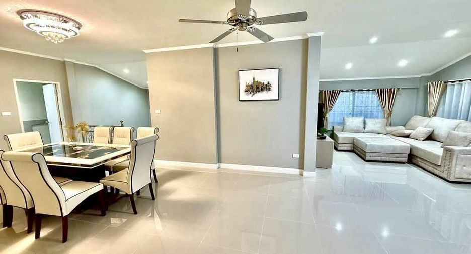 For sale 4 ベッドルーム villa in Bang Lamung, Chonburi