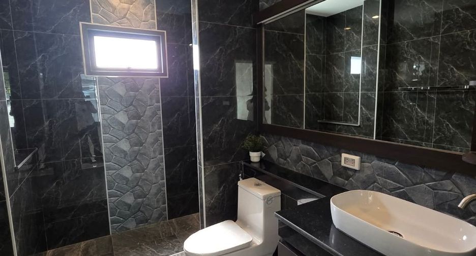 For sale 3 bedrooms villa in Bang Lamung, Chonburi