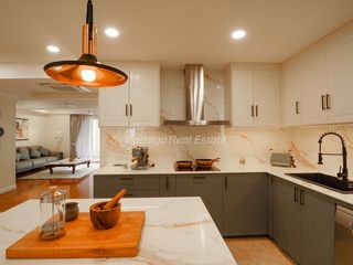 For sale 3 ベッドルーム condo in Bang Lamung, Chonburi