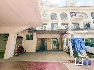 For sale 4 bedrooms townhouse in Watthana, Bangkok