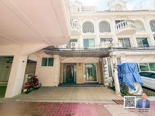 For sale 4 bedrooms townhouse in Watthana, Bangkok