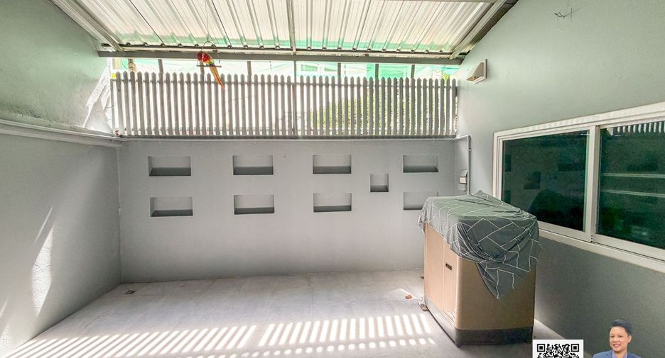 Casa adosada en venta de 4 habitaciones en Watthana, Bangkok