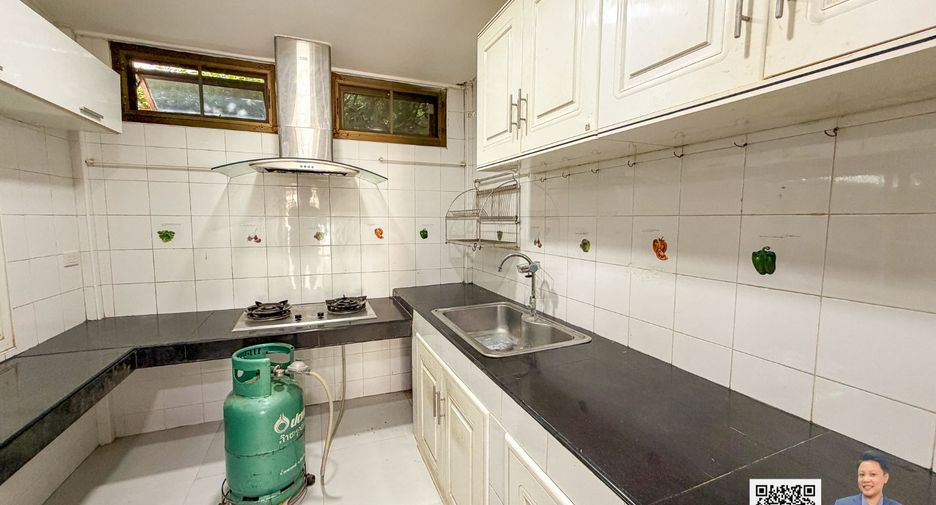 Casa adosada en venta de 4 habitaciones en Watthana, Bangkok