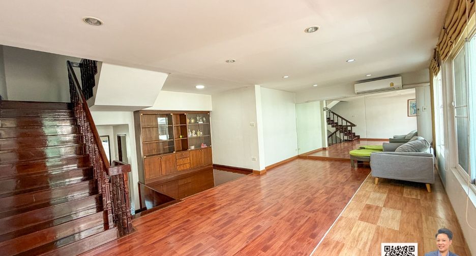 Casa adosada en venta de 4 habitaciones en Watthana, Bangkok