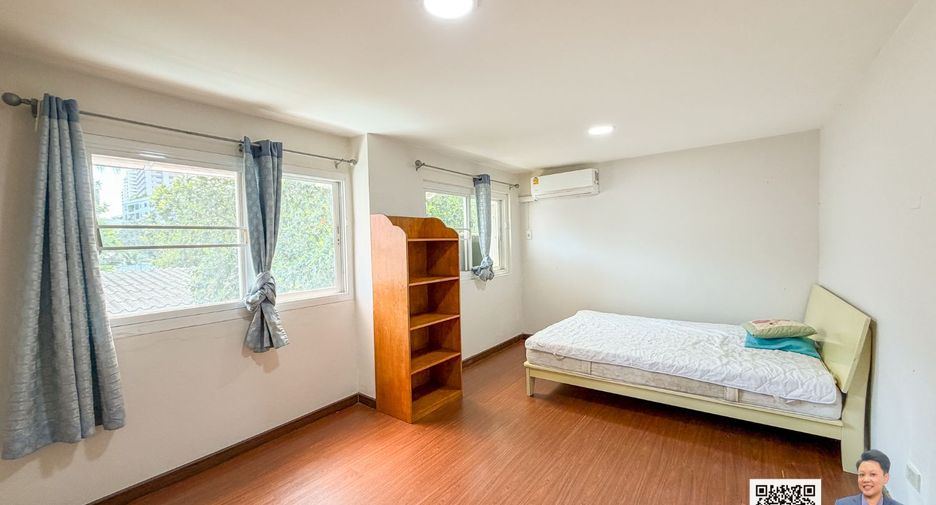 Casa adosada en venta de 4 habitaciones en Watthana, Bangkok
