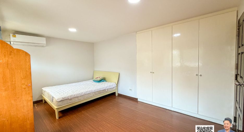 Casa adosada en venta de 4 habitaciones en Watthana, Bangkok