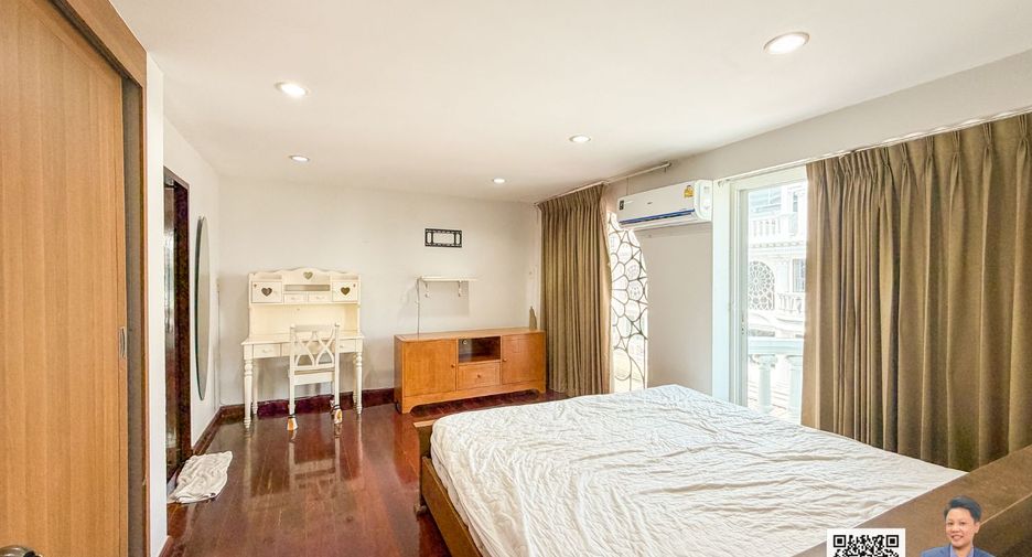 Casa adosada en venta de 4 habitaciones en Watthana, Bangkok