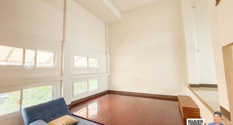 Casa adosada en venta de 4 habitaciones en Watthana, Bangkok