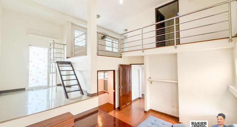 Casa adosada en venta de 4 habitaciones en Watthana, Bangkok