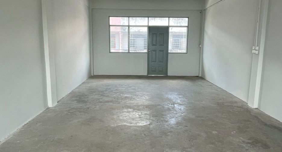 For sale 1 bed retail Space in Min Buri, Bangkok