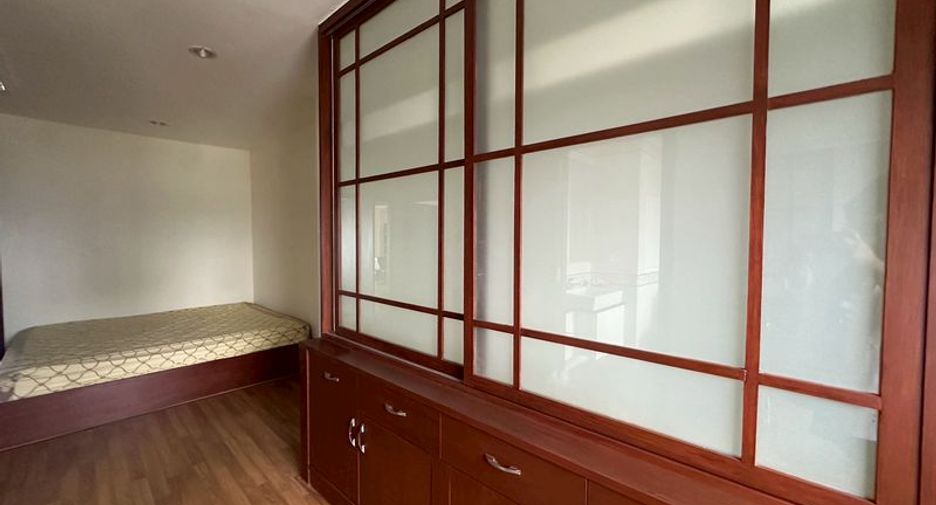 For rent 2 bedrooms condo in Si Racha, Chonburi