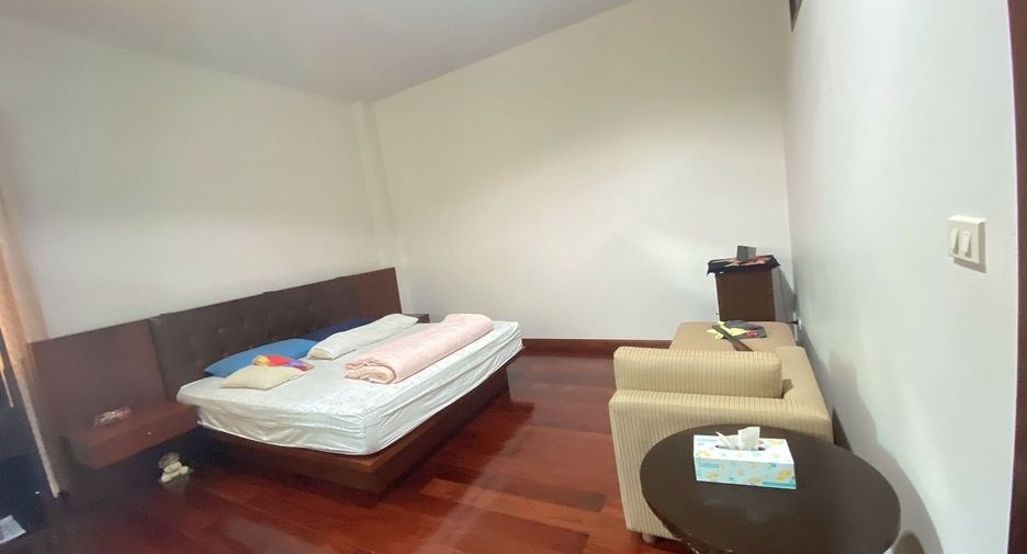For sale 6 bedrooms house in Khlong Sam Wa, Bangkok