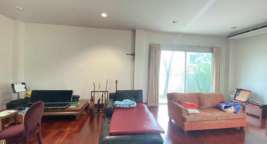 For sale 6 bedrooms house in Khlong Sam Wa, Bangkok