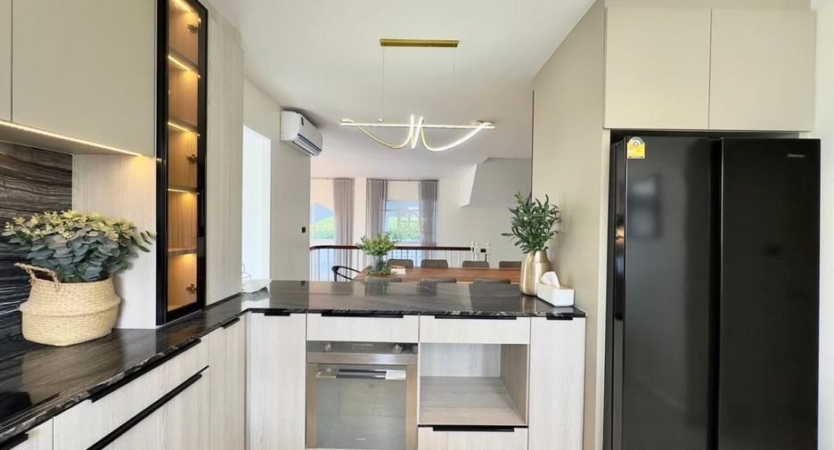 Villa en venta de 5 habitaciones en Sattahip, Chonburi