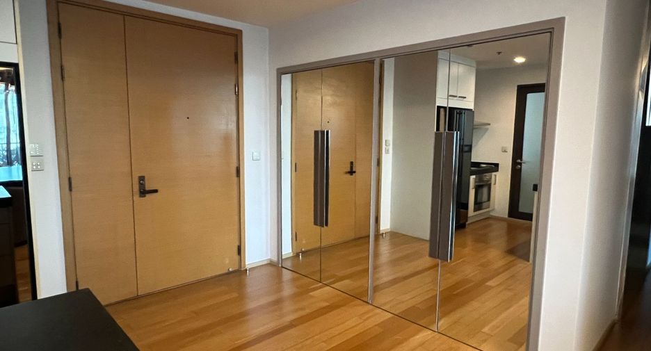 For rent 3 bedrooms condo in Pathum Wan, Bangkok