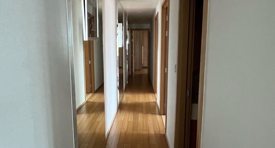 For rent 3 bedrooms condo in Pathum Wan, Bangkok