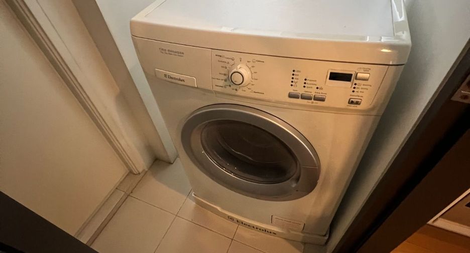 For rent 3 bedrooms condo in Pathum Wan, Bangkok