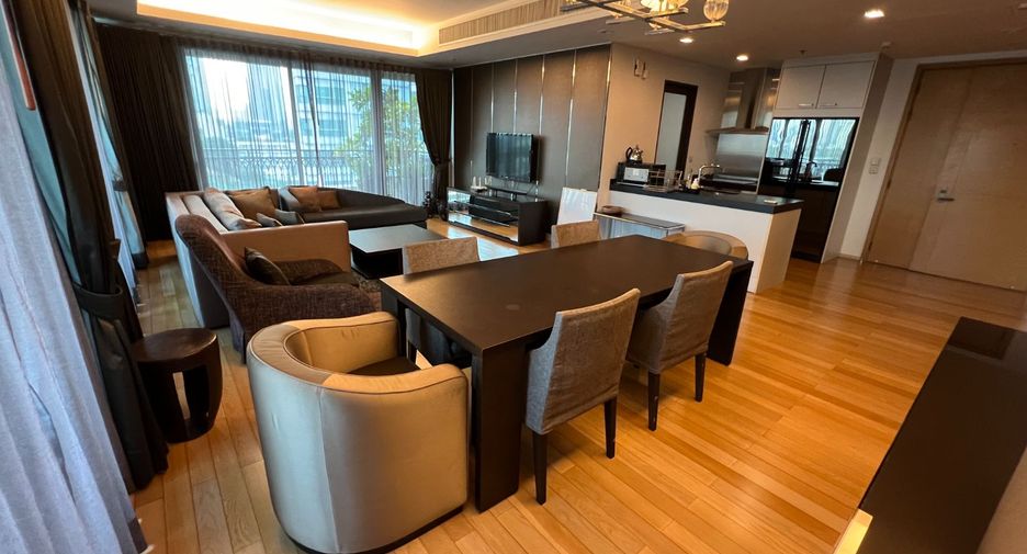 For rent 3 bedrooms condo in Pathum Wan, Bangkok