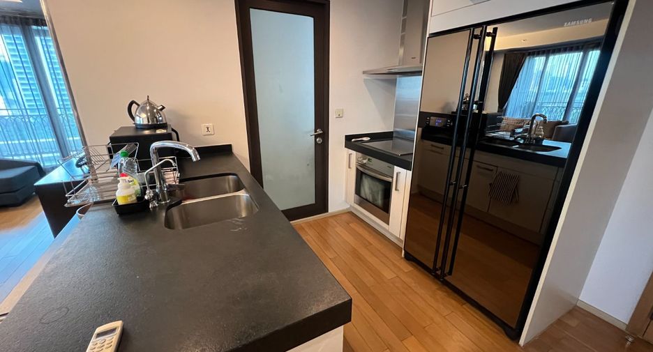 For rent 3 bedrooms condo in Pathum Wan, Bangkok