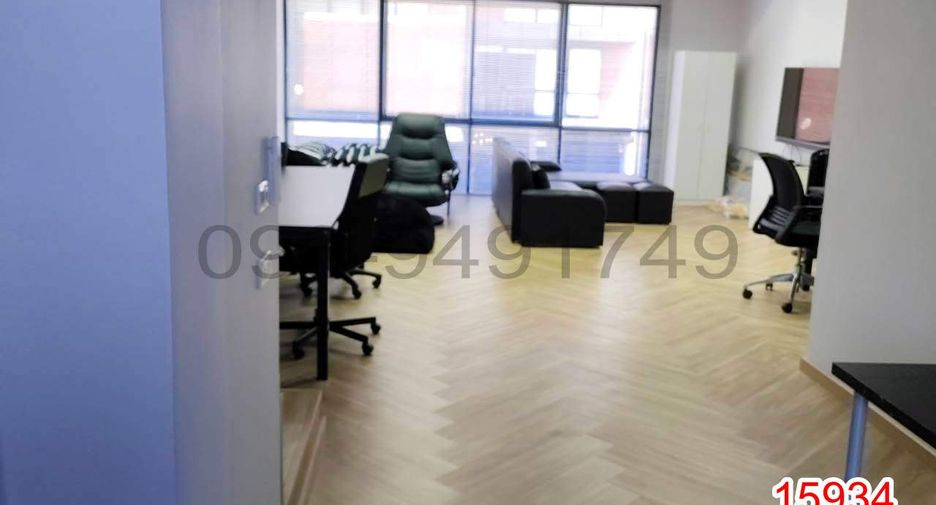 For sale 6 bedrooms retail Space in Phra Khanong, Bangkok