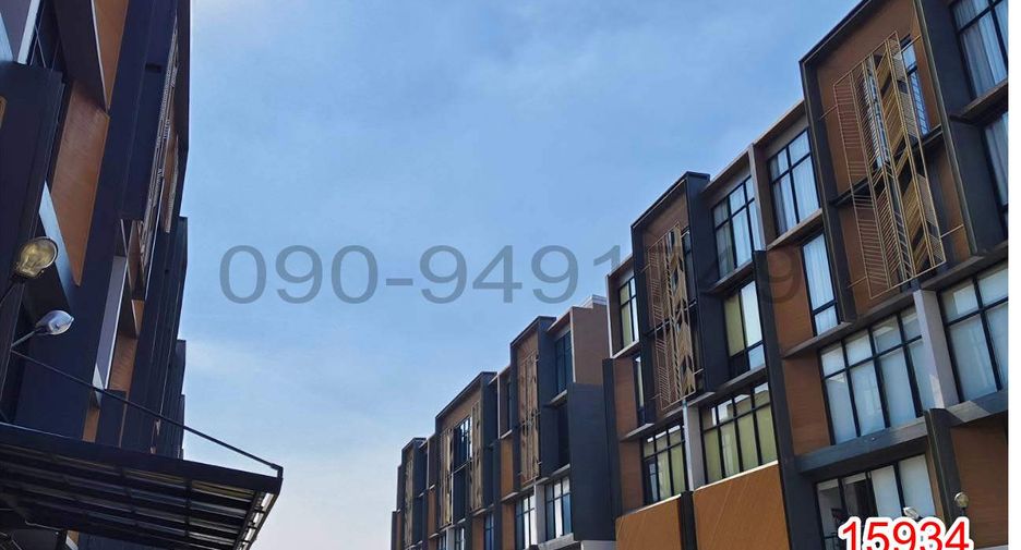 For sale 6 bedrooms retail Space in Phra Khanong, Bangkok