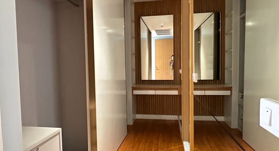 For rent 3 bedrooms condo in Sathon, Bangkok
