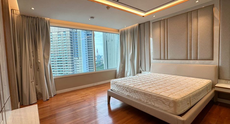 For rent 3 bedrooms condo in Sathon, Bangkok