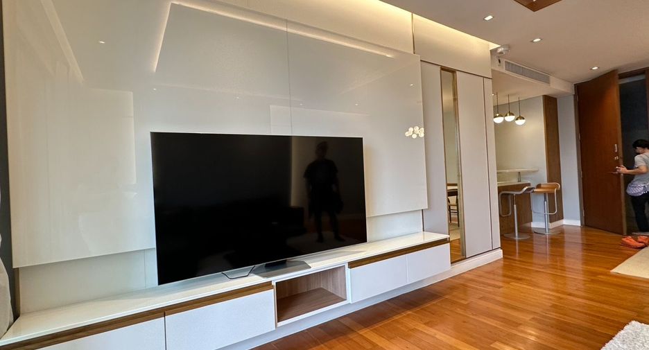 For rent 3 bedrooms condo in Sathon, Bangkok
