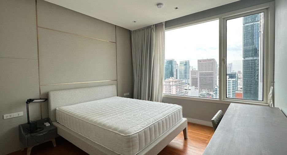 For rent 3 bedrooms condo in Sathon, Bangkok