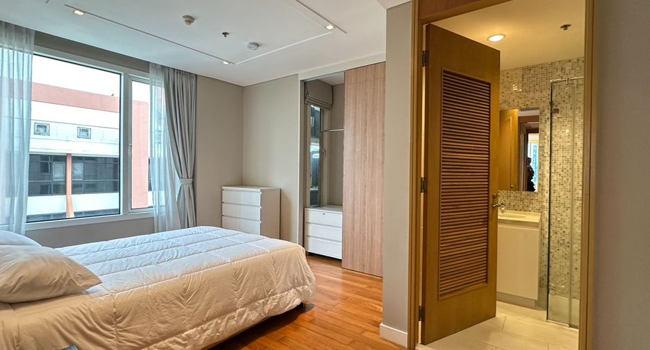 For rent 3 bedrooms condo in Sathon, Bangkok